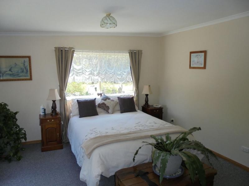 728 Mt Hutton Road, Nundubbermere, Stanthorpe QLD 4380