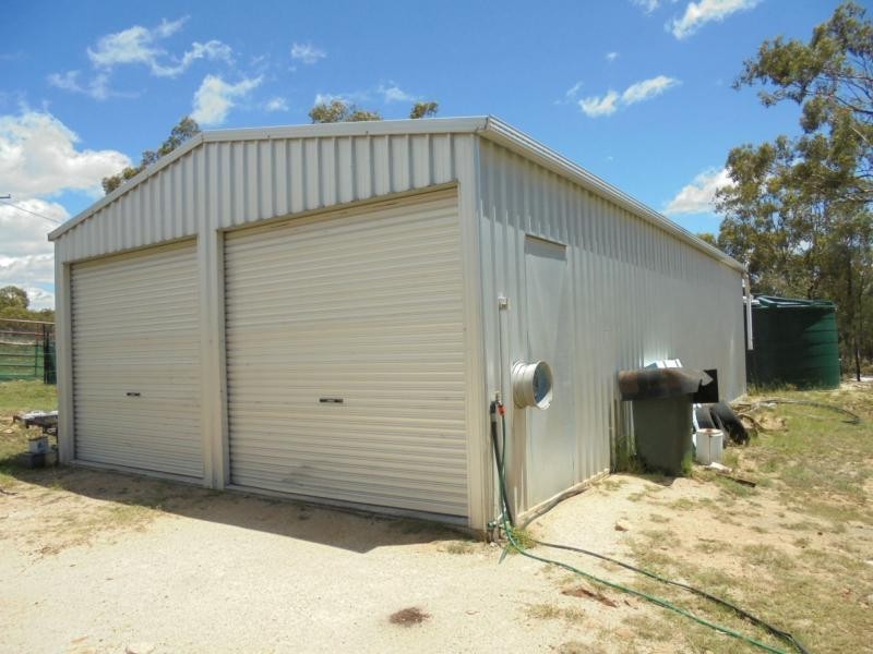 728 Mt Hutton Road, Nundubbermere, Stanthorpe QLD 4380