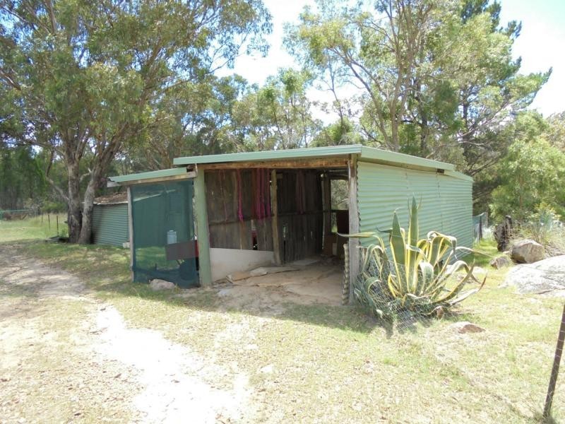 728 Mt Hutton Road, Nundubbermere, Stanthorpe QLD 4380