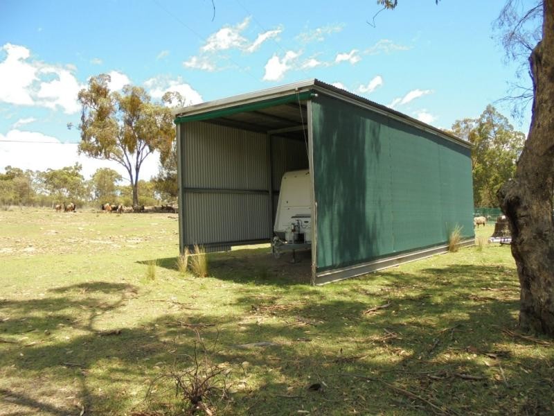 728 Mt Hutton Road, Nundubbermere, Stanthorpe QLD 4380