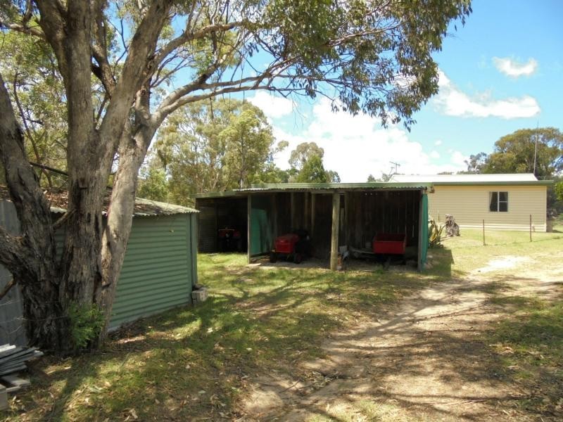 728 Mt Hutton Road, Nundubbermere, Stanthorpe QLD 4380