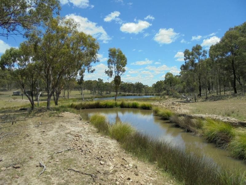728 Mt Hutton Road, Nundubbermere, Stanthorpe QLD 4380