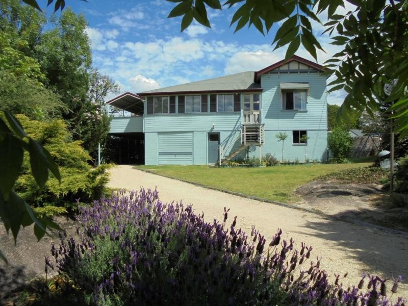 17 Wallangarra Road, Stanthorpe QLD 4380