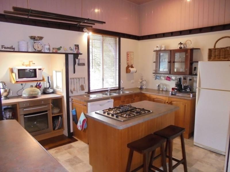 17 Wallangarra Road, Stanthorpe QLD 4380