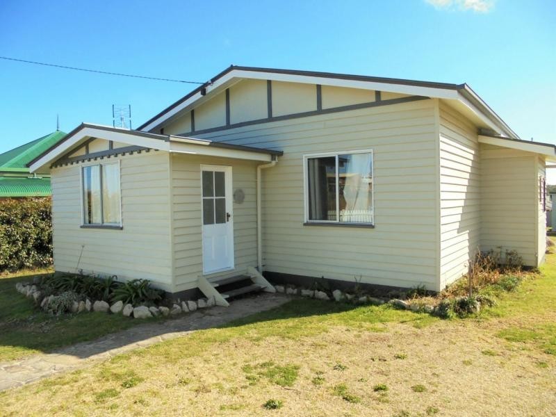 8 Connor Street, Stanthorpe QLD 4380