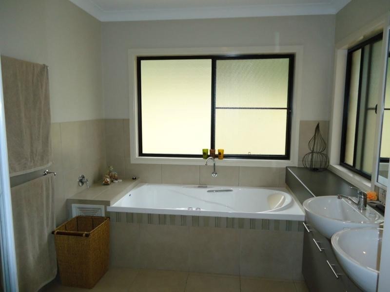 53 Roberts Road, Stanthorpe QLD 4380