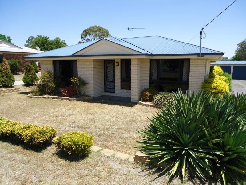 10 Barton Street, Stanthorpe QLD 4380