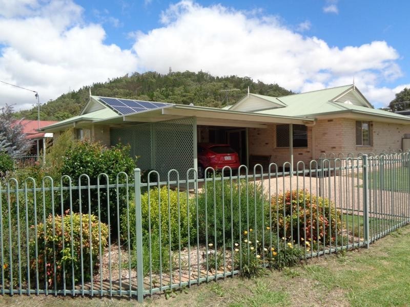 8 Alice Street, Stanthorpe QLD 4380