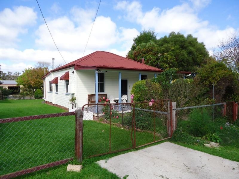 15 Foster Street, Glen Aplin, Stanthorpe QLD 4380