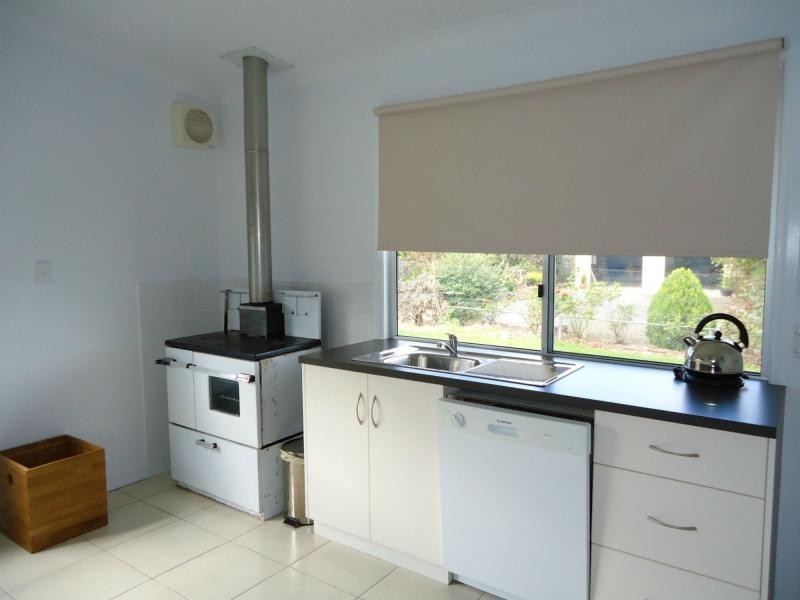 15 Foster Street, Glen Aplin, Stanthorpe QLD 4380