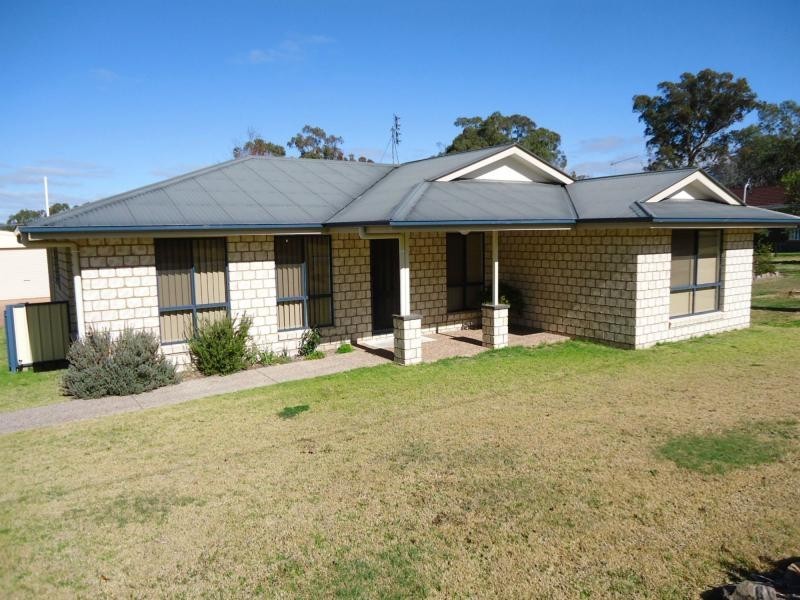 49 Hoult Street, Stanthorpe QLD 4380