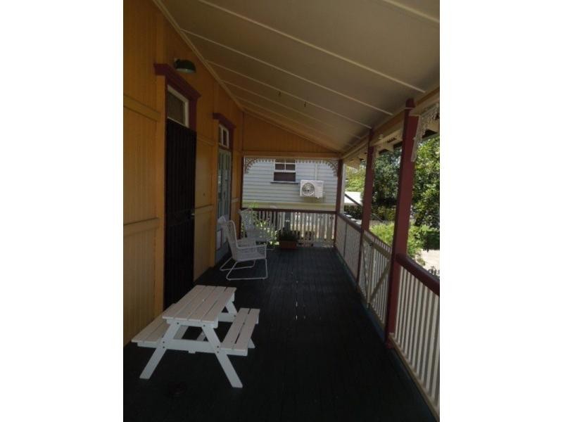 22 White Street, Graceville QLD 4075