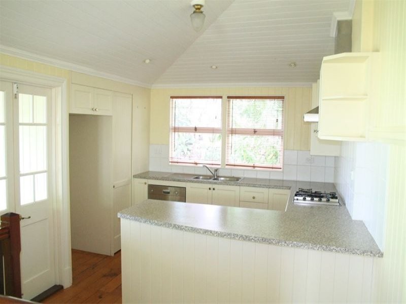 9 Douglas Street, Sherwood QLD 4075