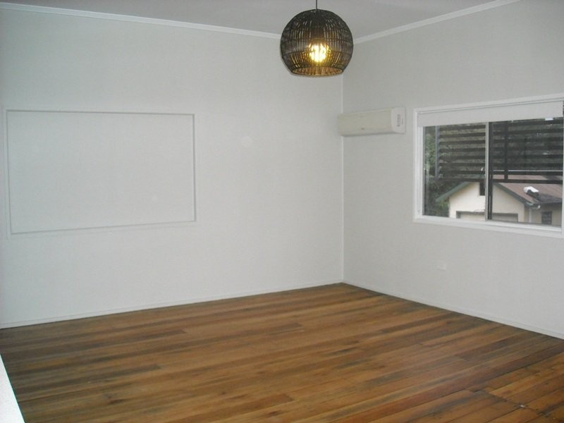 Oxley QLD 4075