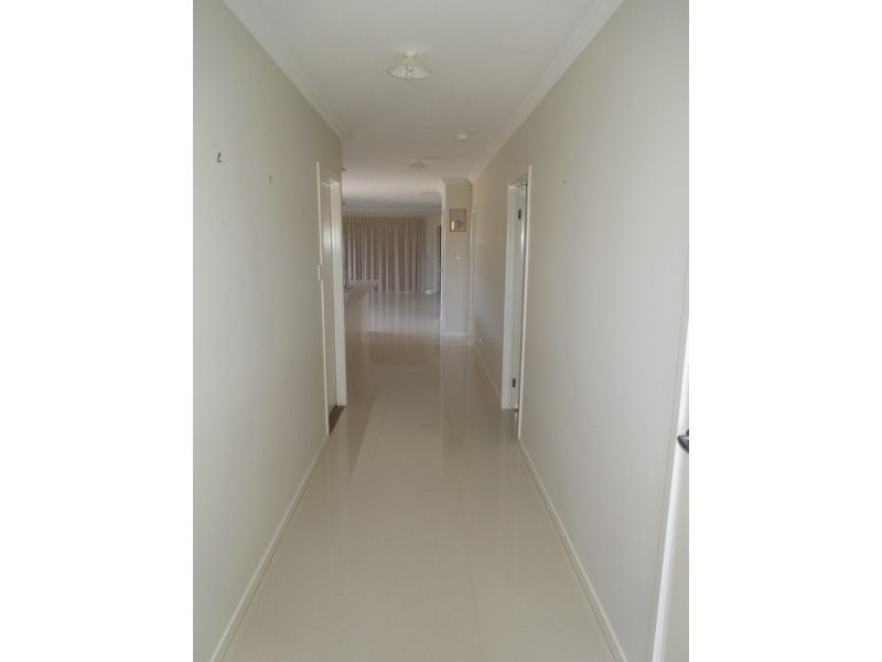 4B Prestwick Street, Oxley QLD 4075