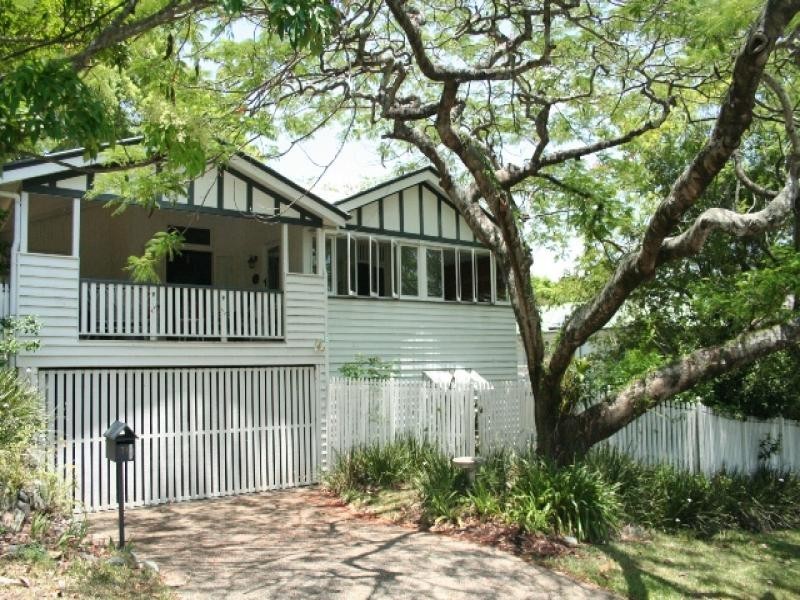 31 Dennis Street, Indooroopilly QLD 4068