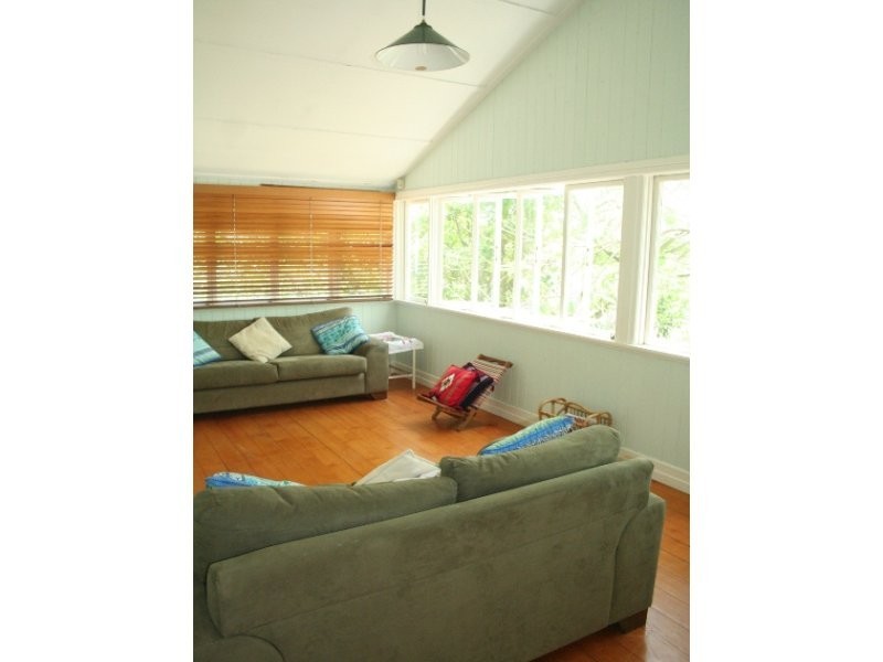 31 Dennis Street, Indooroopilly QLD 4068