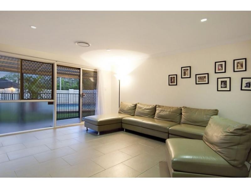Oxley QLD 4075