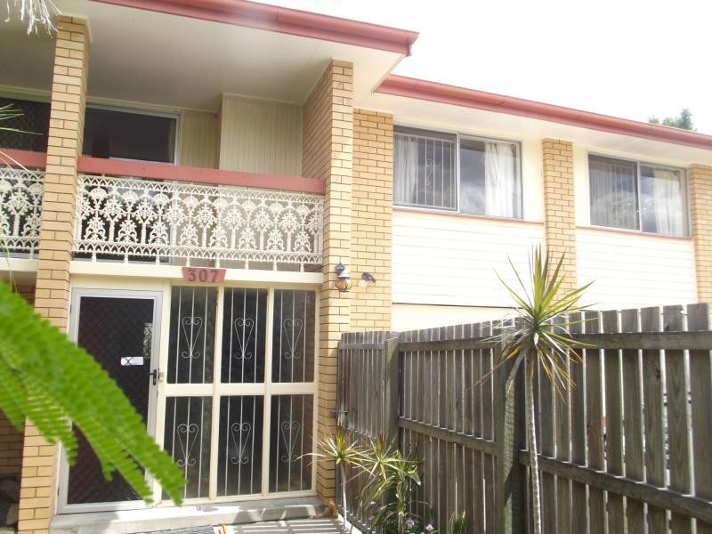 Oxley QLD 4075
