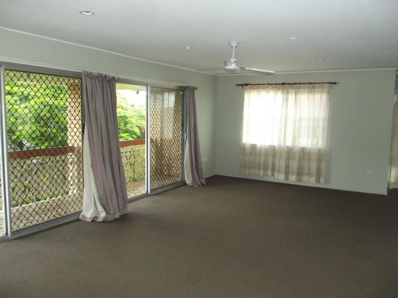 Oxley QLD 4075