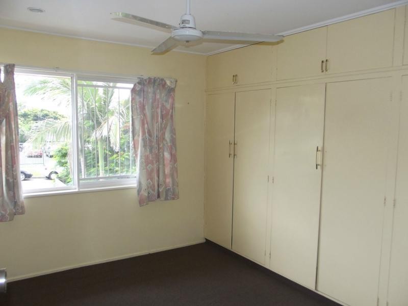 Oxley QLD 4075