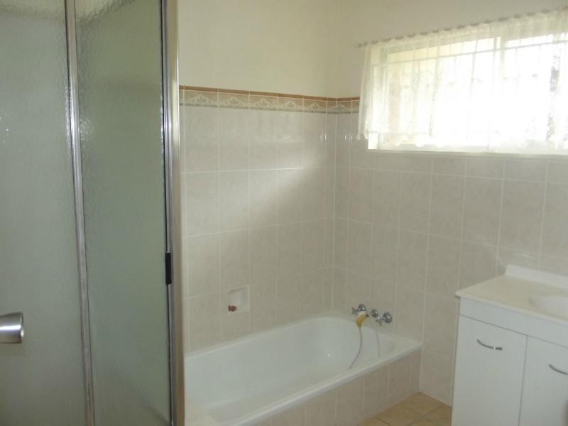 Oxley QLD 4075