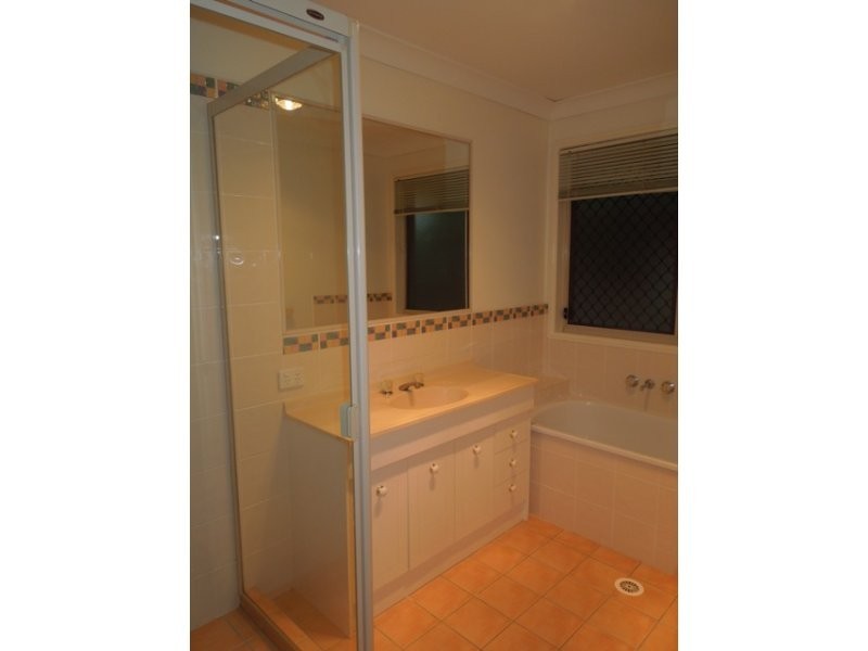 Oxley QLD 4075