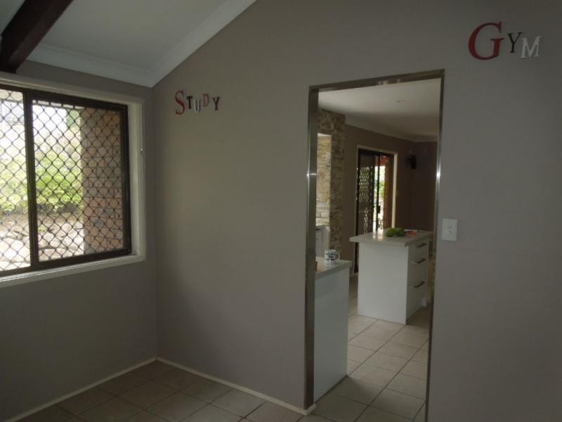 Durack QLD 4077