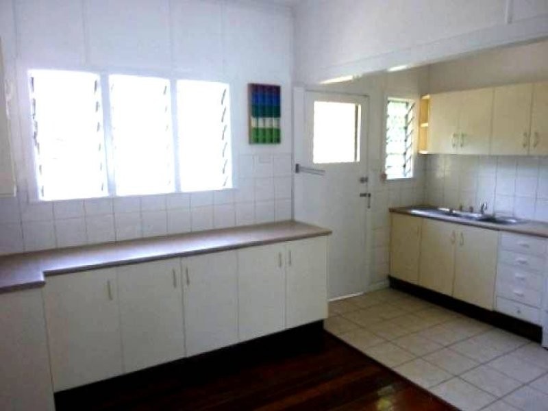 Oxley QLD 4075