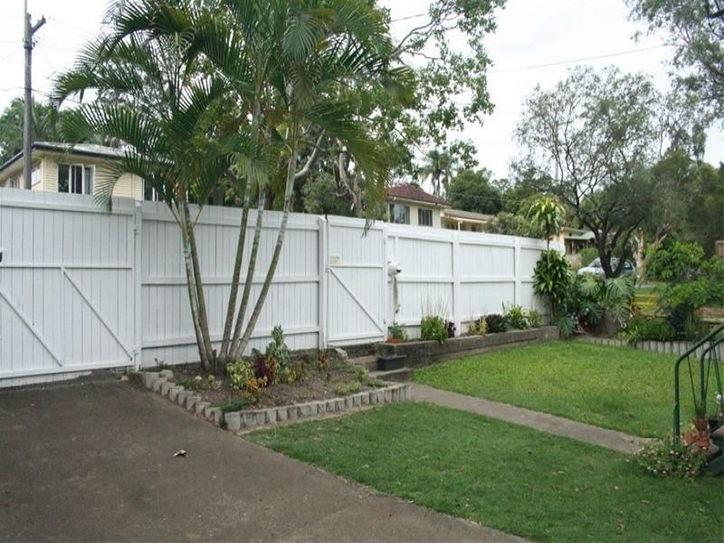 Oxley QLD 4075