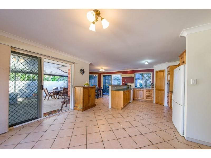 2 Paterson Place, Forest Lake QLD 4078