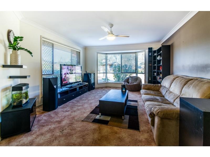 2 Paterson Place, Forest Lake QLD 4078