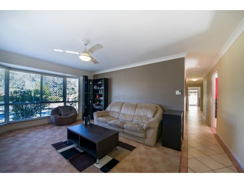 2 Paterson Place, Forest Lake QLD 4078