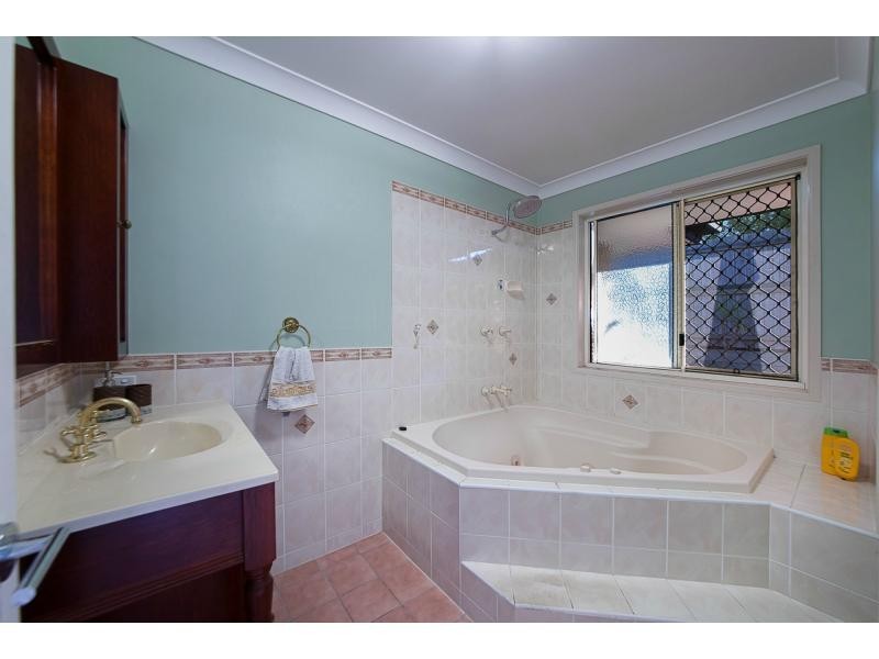 2 Paterson Place, Forest Lake QLD 4078