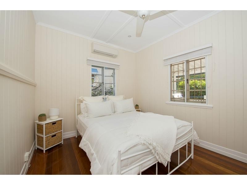 26 Davies Street, Oxley QLD 4075