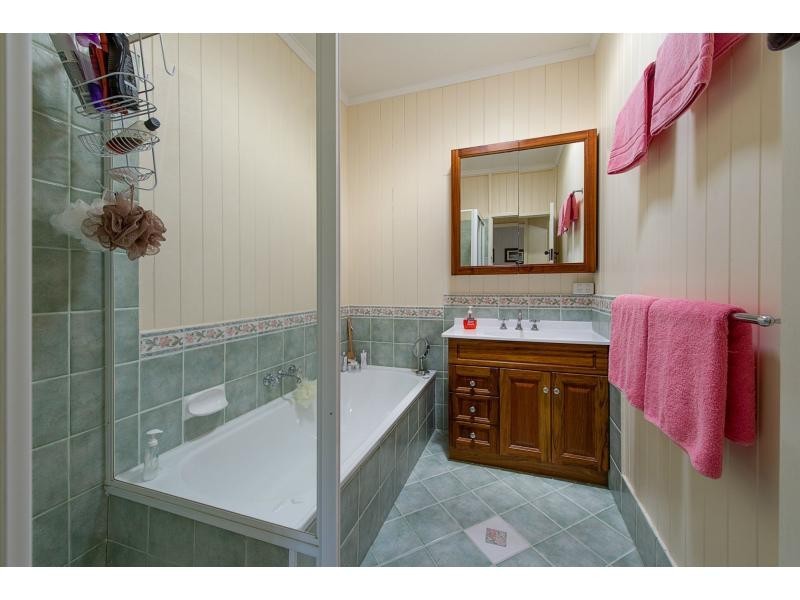 26 Davies Street, Oxley QLD 4075