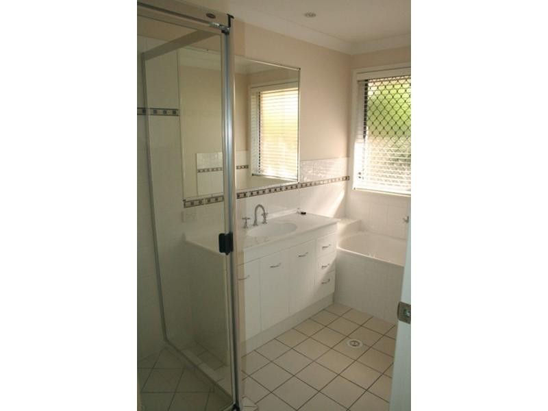 42 Hazlehead Place, Oxley QLD 4075