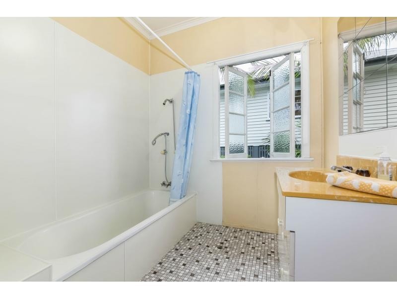 111 Borden Street, Sherwood QLD 4075