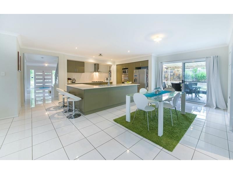 7 Rowan Street, Heathwood QLD 4110