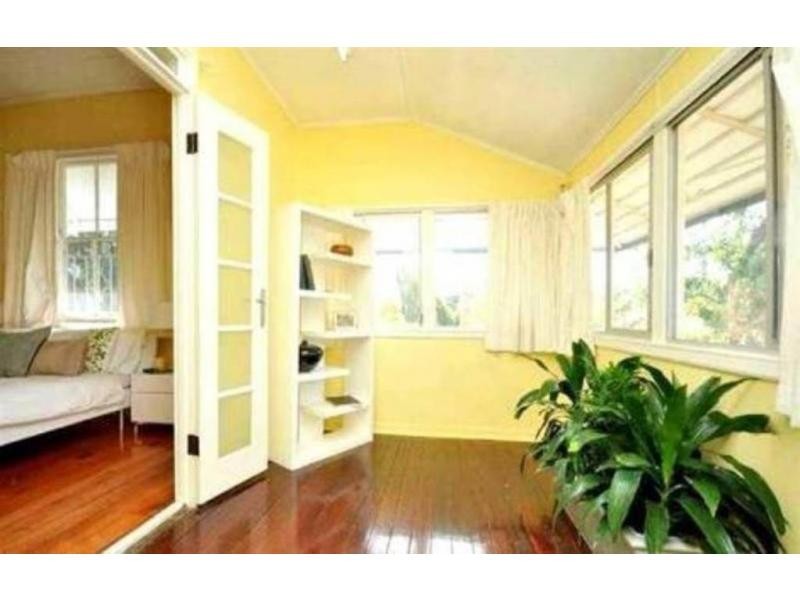 25 Wilton Terrace, Yeronga QLD 4104