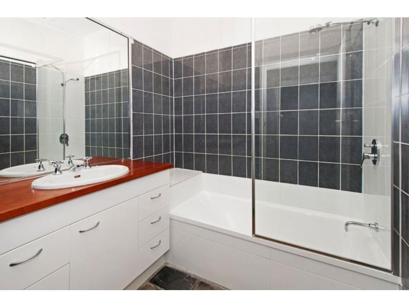 18 Austral Avenue, Graceville QLD 4075