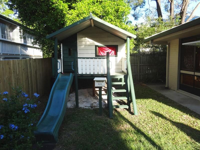 9 Barchester Street, Sherwood QLD 4075