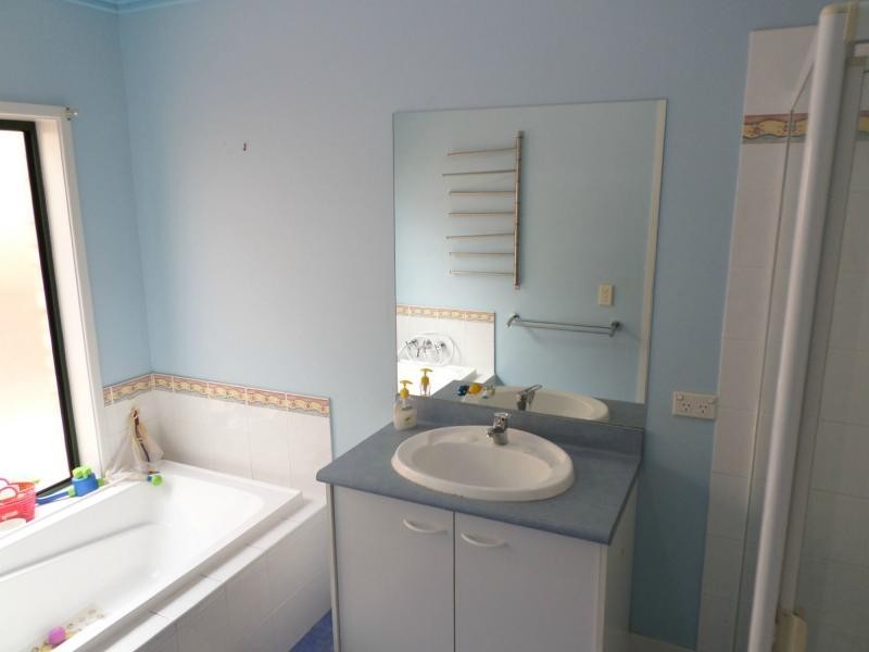 2 Ruling Close, Sinnamon Park QLD 4073