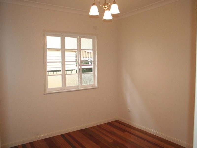 34 Lancelot Street, Tennyson QLD 4105