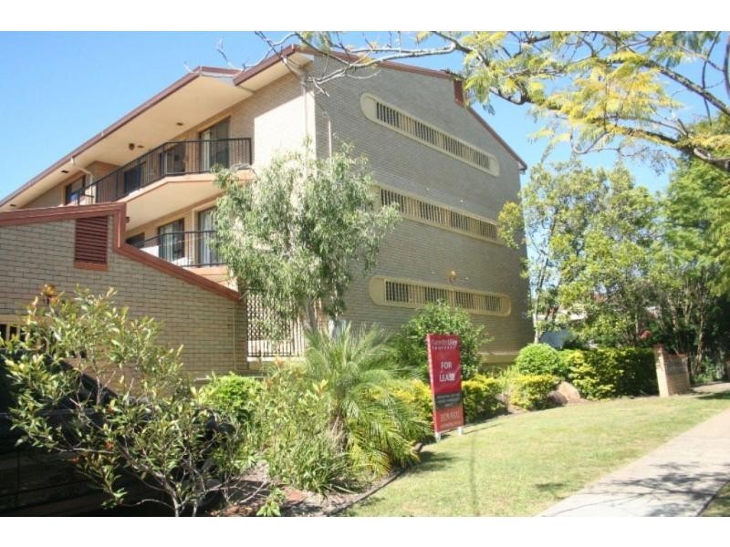 Unit 2/116 Clarence Road, Indooroopilly QLD 4068
