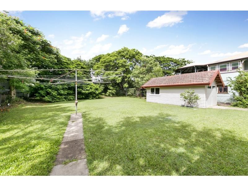 8 Wylie Street, Graceville QLD 4075