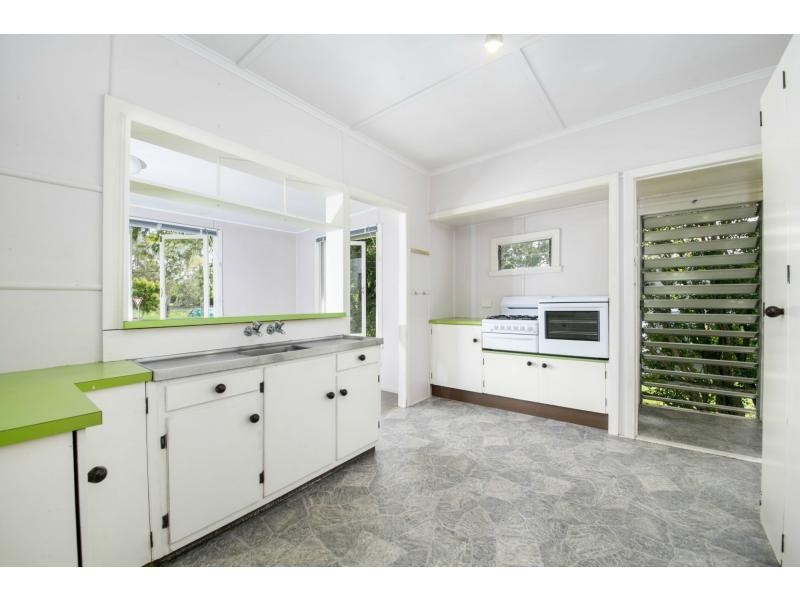 8 Wylie Street, Graceville QLD 4075