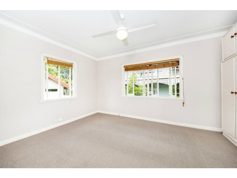 8 Wylie Street, Graceville QLD 4075