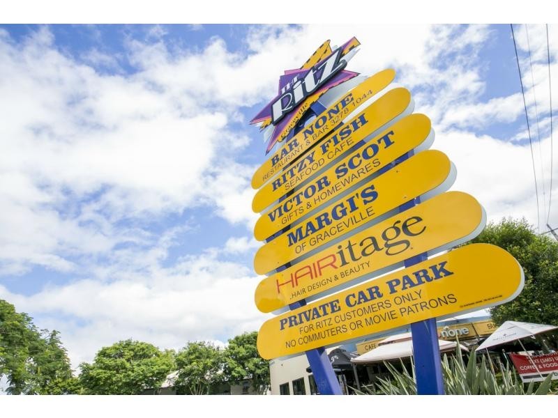 8 Wylie Street, Graceville QLD 4075