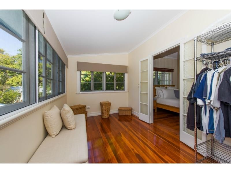 26 Davies Street, Oxley QLD 4075